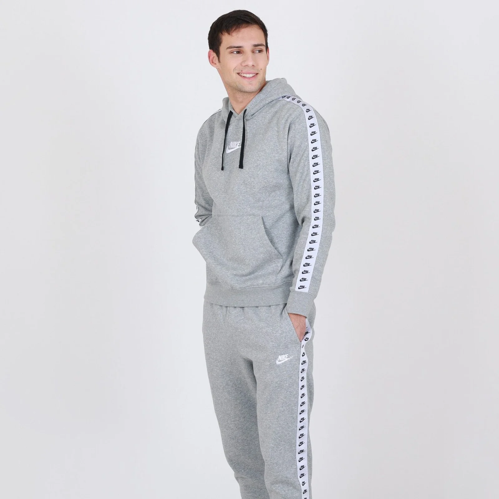 Nike Sportswear melegítő szett